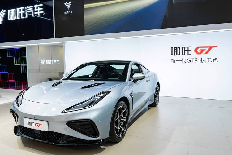 惠州268哪吒汽车在智能汽车领域的表现，领途汽车在新能源汽车市场中的影响力